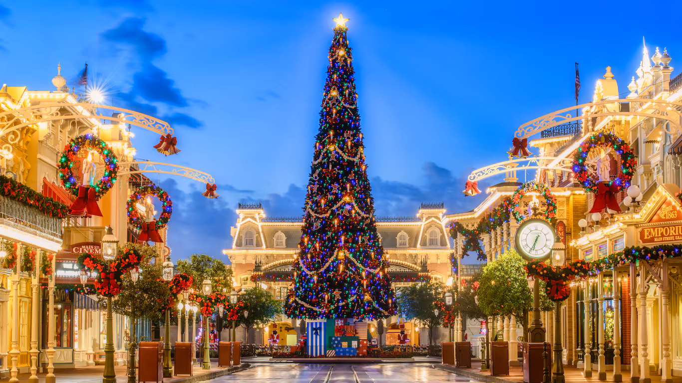 Magic Kingdom - Main Street Christmas - Rent DVC Points